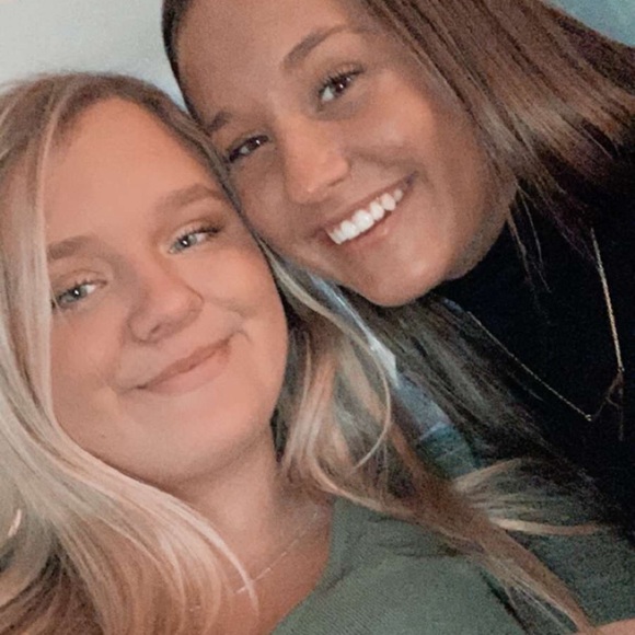 Meet your Posher, Alyssa - Picture 1 of 1